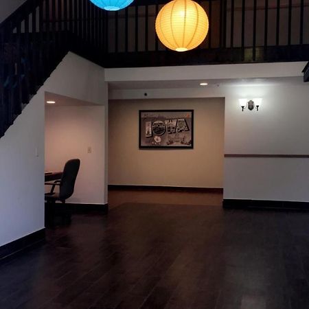 Hotel Super 8 By Wyndham Shenandoah Extérieur photo